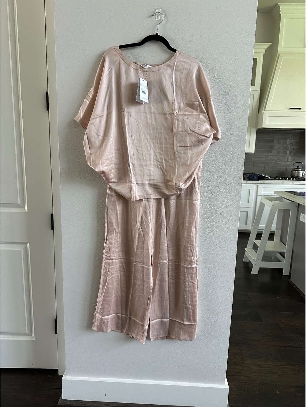 Lunya Washable Silk T-Shirt & Pants Pajamas Size Large New Delicate Pink